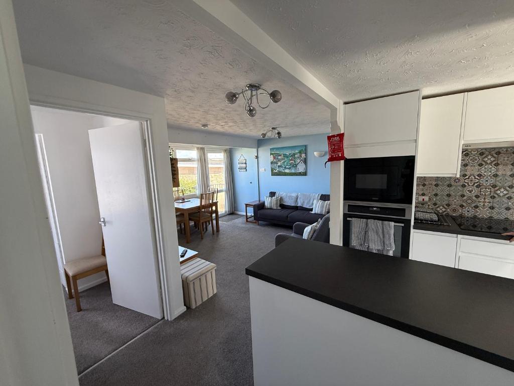 Open-plan kitchen and living area at Retreat92